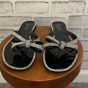Women’s Nicole Miller black with faux diamond studded bow flip flops Size 6